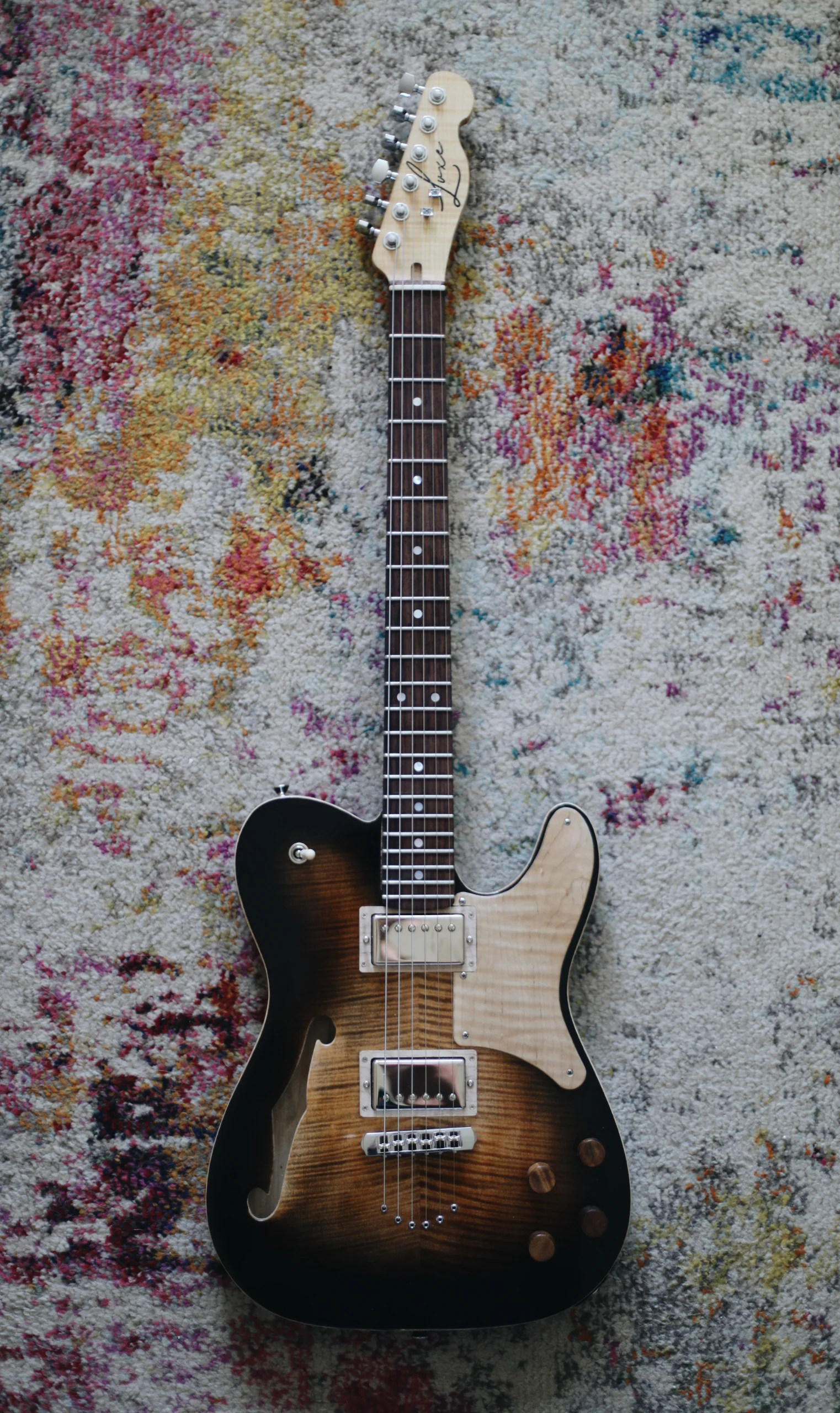 Clarus AS | Tobacco Burst — detail